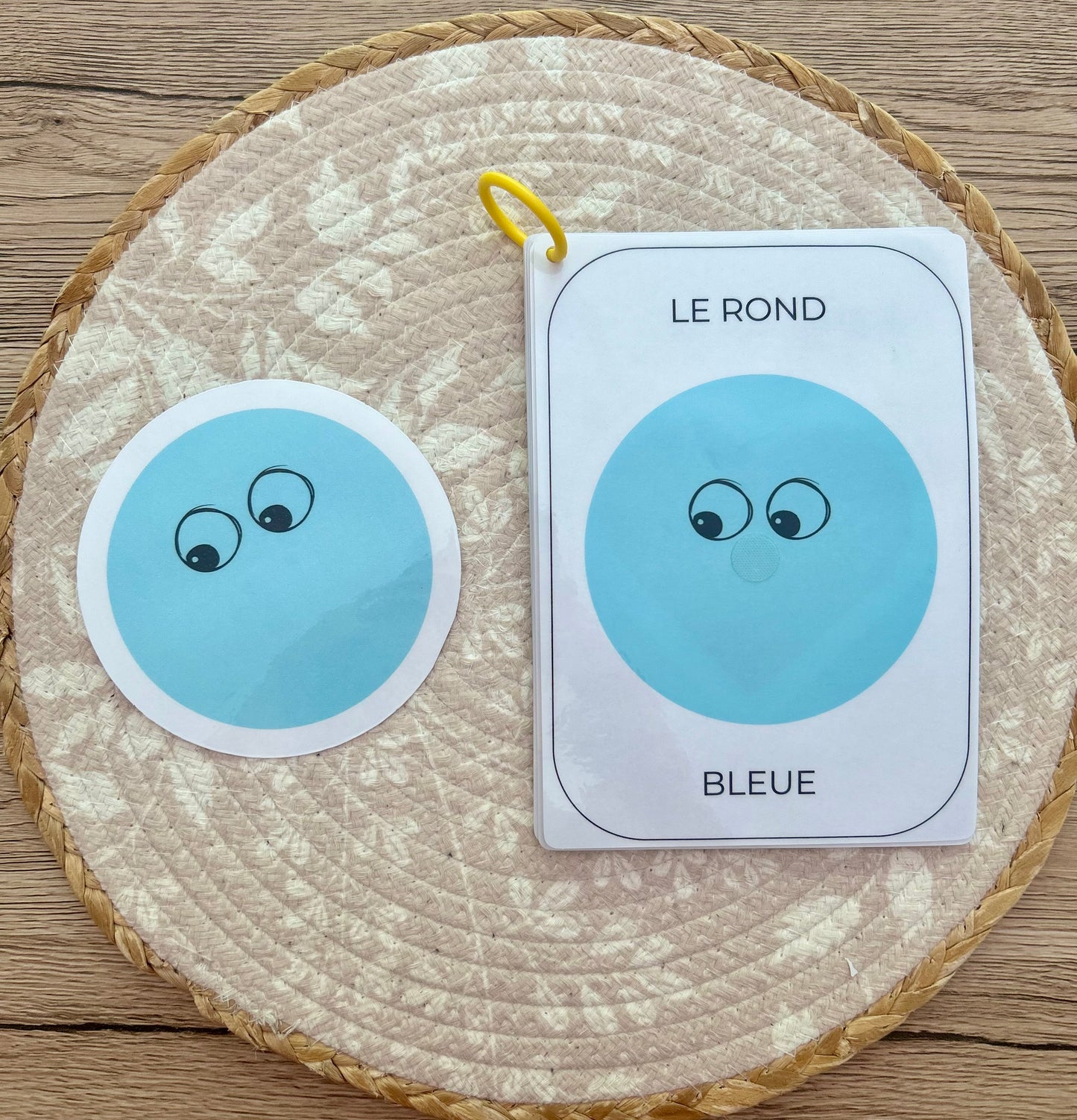 CARNET D’ACTIVITÉ FORME ET COULEUR 12 MOIS