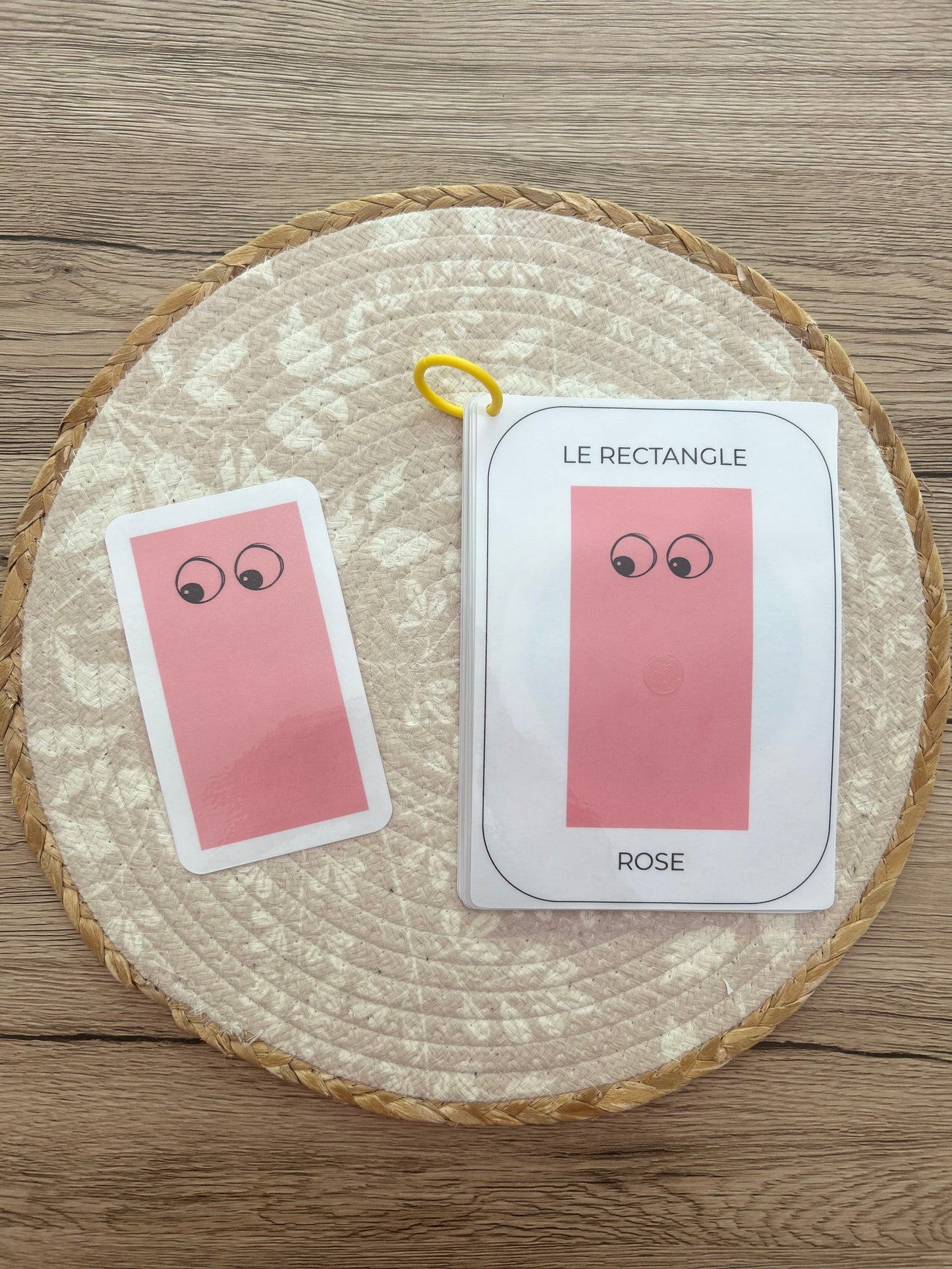 CARNET D’ACTIVITÉ FORME ET COULEUR 12 MOIS