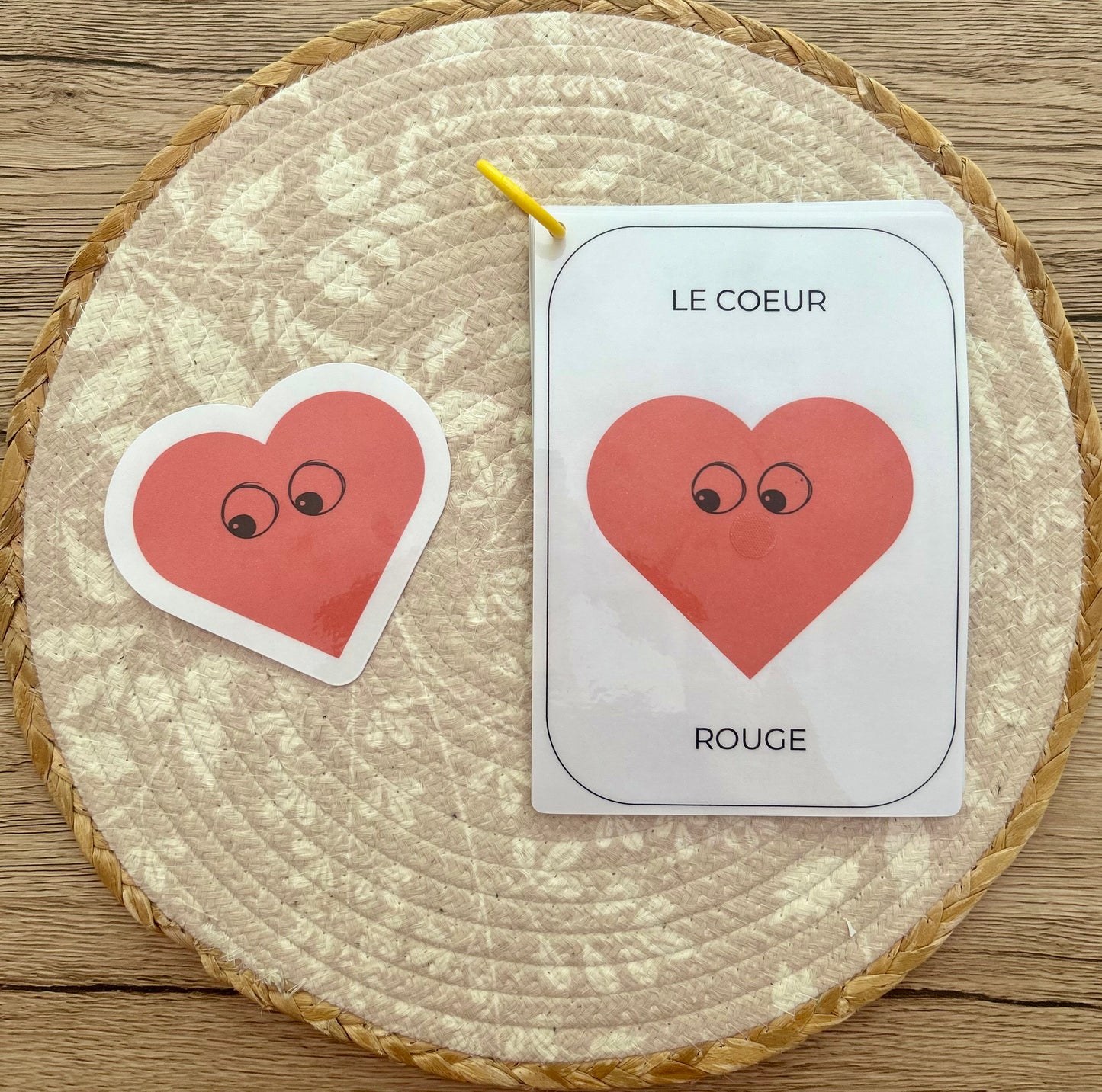 CARNET D’ACTIVITÉ FORME ET COULEUR 12 MOIS
