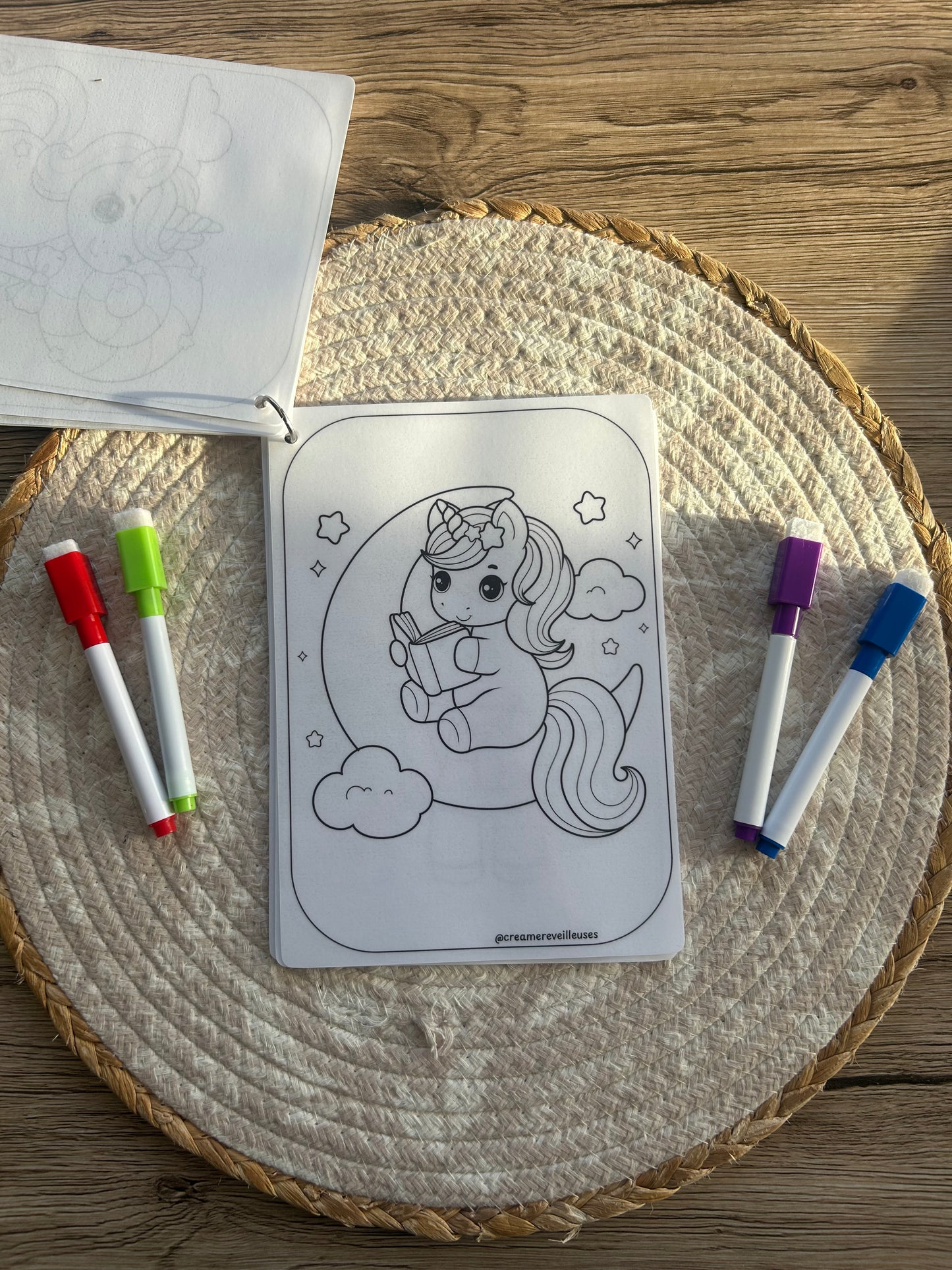 CARNET DE COLORIAGE RÉUTILISABLE LICORNES