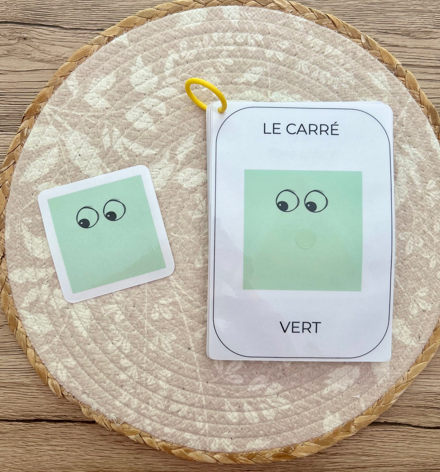 CARNET D’ACTIVITÉ FORME ET COULEUR 12 MOIS