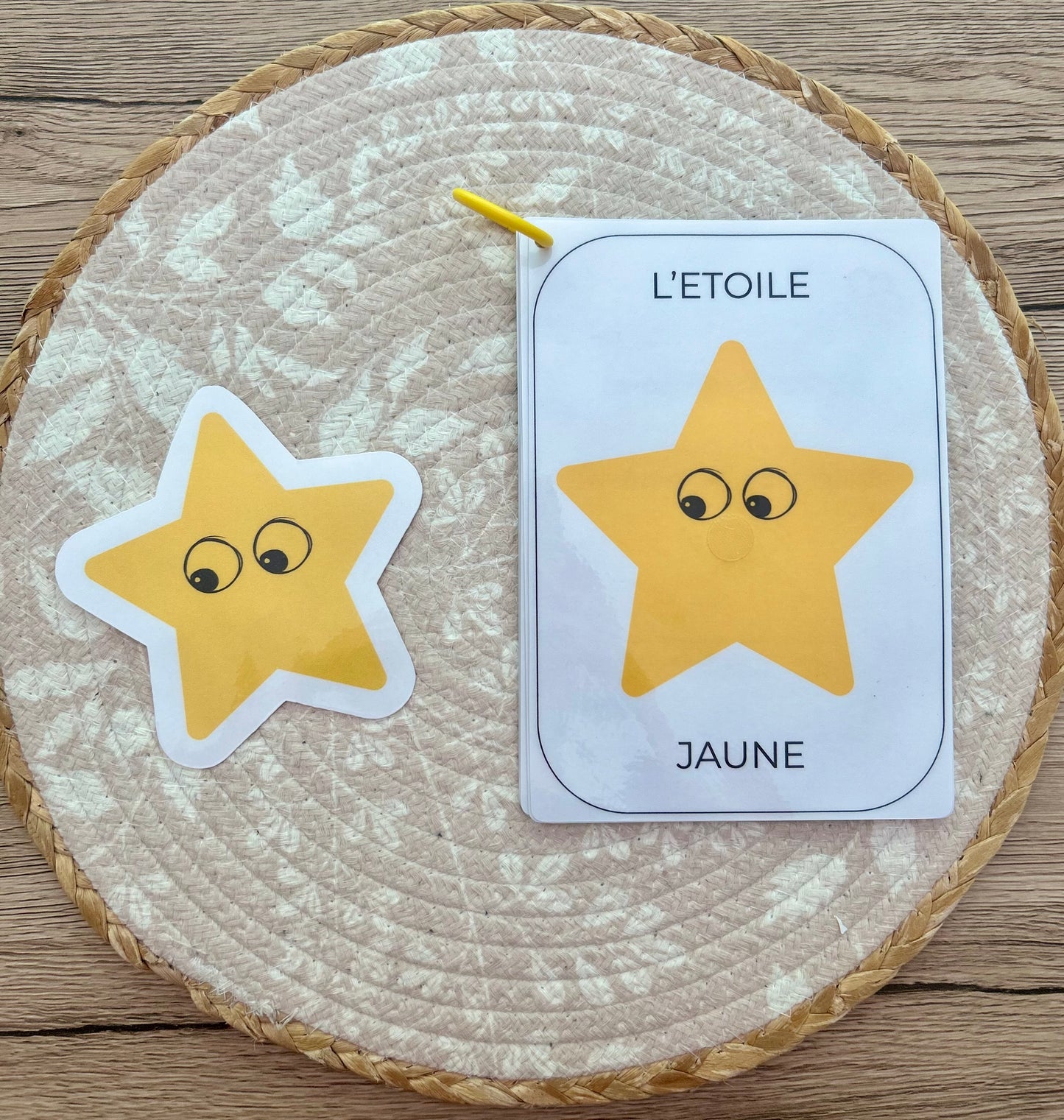 CARNET D’ACTIVITÉ FORME ET COULEUR 12 MOIS