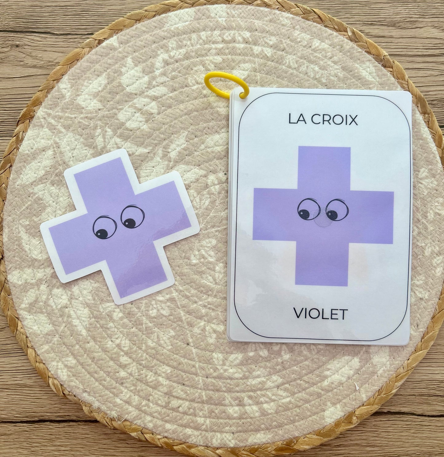 CARNET D’ACTIVITÉ FORME ET COULEUR 12 MOIS